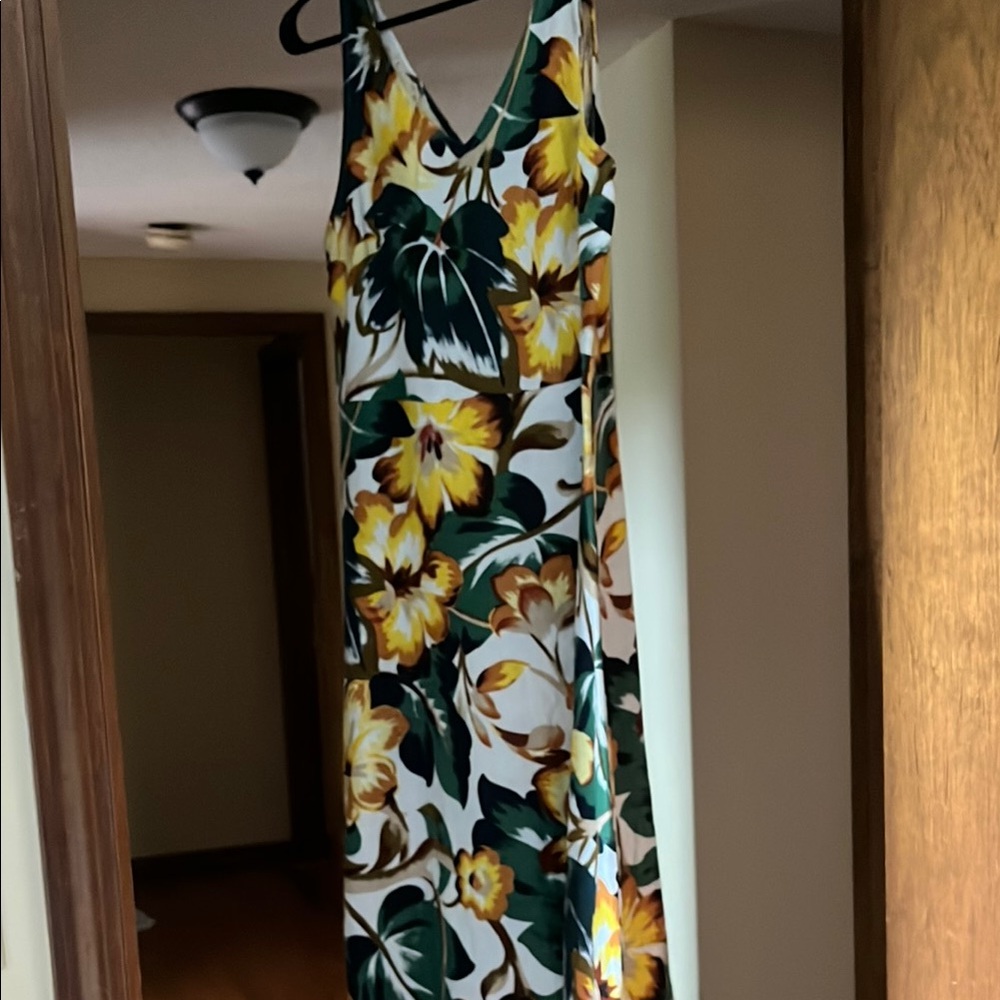 Yellow and White Sleeveless V-Neck Sundress Maxi